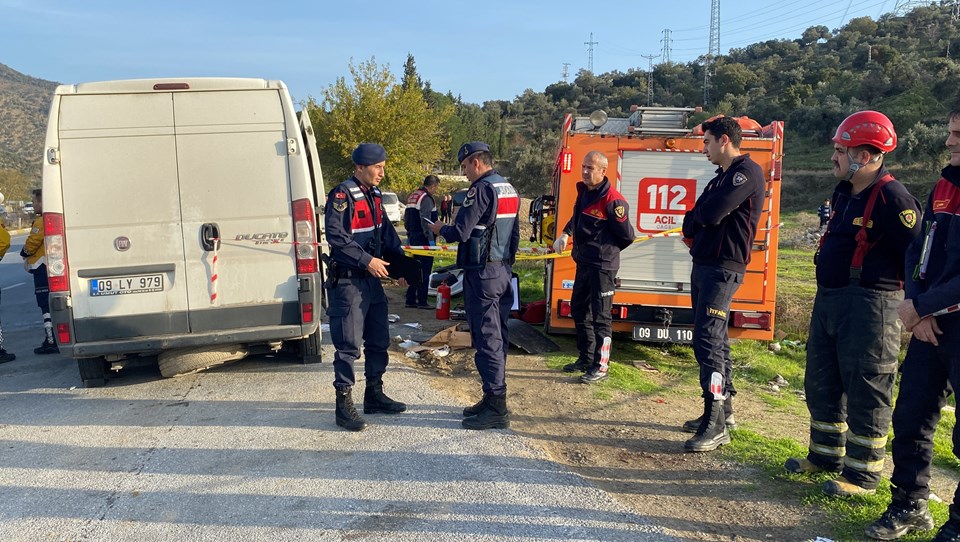 Aydın'da kamyon ile hafif ticari aracın çarpıştığı kazada 2 kişi öldü - 1