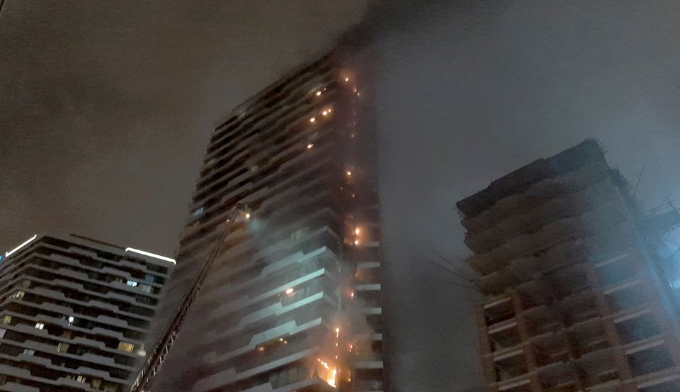SON DAKİKA HABERİ: Fikirtepe'de rezidans yangını - 1