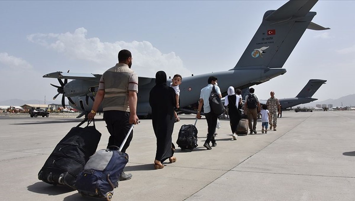 Afganistan'daki 200'ü aşkın Türk vatandaşına daha tahliye