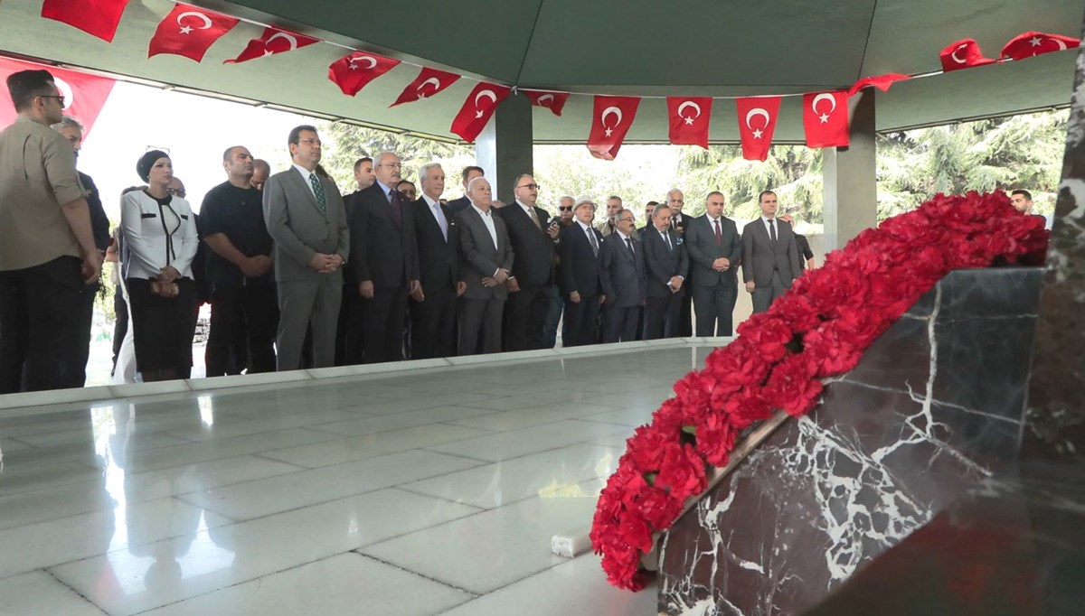 Kılıçdaroğlu'ndan Menderes ve Özal'ın anıt mezarlarına ziyaret Kılıçdaroğlu'ndan Menderes ve Özal'ın anıt mezarlarına ziyaret