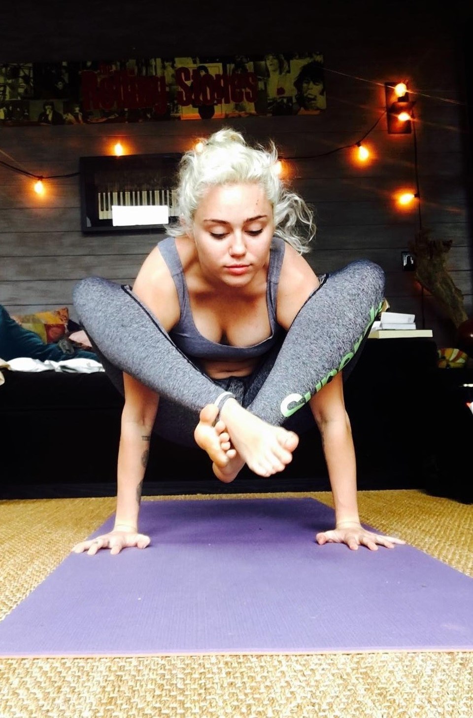 Miley Cyrus’tan yoga paylaşımı - 1
