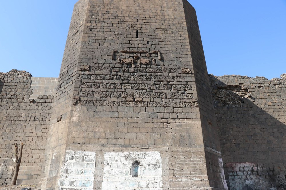 Diyarbakır'da gecekonduların yıkılmasıyla kitabe ve nişler ortaya çıktı - 6