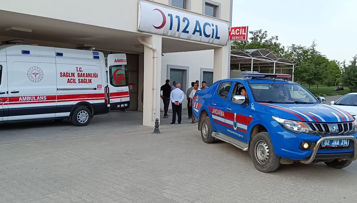 Çocukların kavgasına büyükler karışınca kan aktı: Biri çocuk 2 yaralı Çocukların kavgasına büyükler karışınca kan aktı: Biri çocuk 2 yaralı