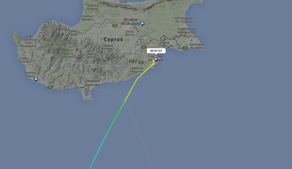 Mısır uçağı Kıbrıs Rum kesimine kaçırıldı (Hava korsanı yakalandı) - 3
