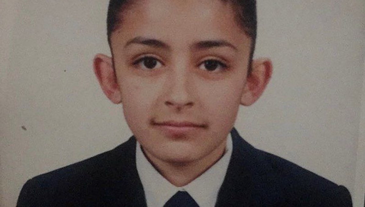 Şarkıcı Melek Mosso'dan çocukluk fotoğrafı: Arkadaşlar umudunuzu kaybetmeyin! (Ünlülerin çocukluk ve gençlik halleri)