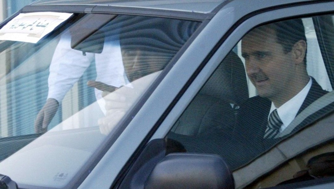 Esad'ın sarayında yağma başladı! Lüks araçlar ilk kez görüntülendi