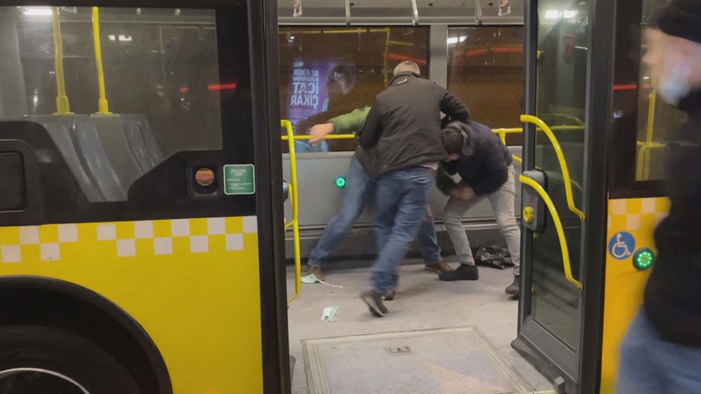 Metrobüste bıçaklı kavga: İki yolcu yaralandı - 9