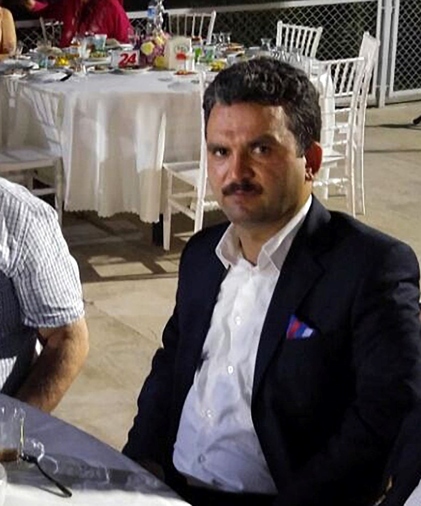 Çevredekilerin ihbarıyla olay yerine polis ve sağlık ekipleri sevk edildi. İlk müdahalesinin ardından Yüreğir Devlet Hastanesi’ne kaldırılan Karadağ, hayatını kaybetti.