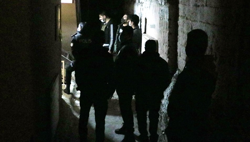 İzmir'de kadın cinayeti: Kocası tarafından bıçaklanarak öldürüldü