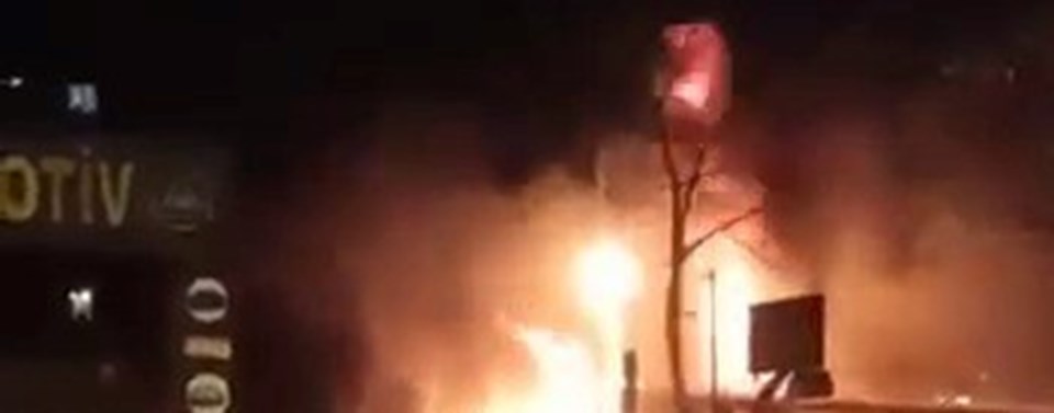 İstanbul'da kokoreççide patlama sonrası yangın - 1