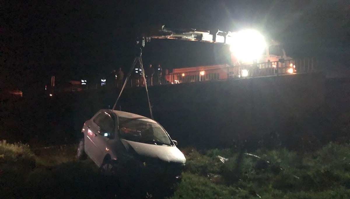 Mardin'de otomobil şarampole devrildi: 1 aylık bebek öldü, 4 yaralı Mardin'de otomobil şarampole devrildi: 1 aylık bebek öldü, 4 yaralı