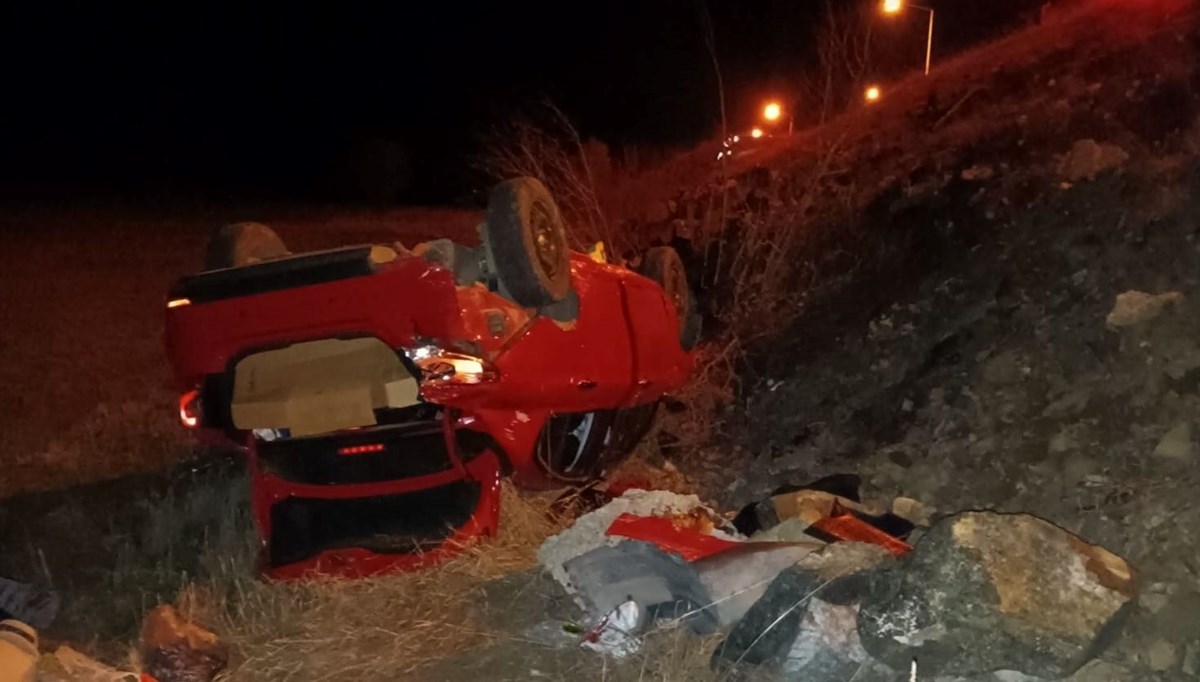 Erzincan'da şarampole devrilen otomobildeki 7 kişi yaralandı