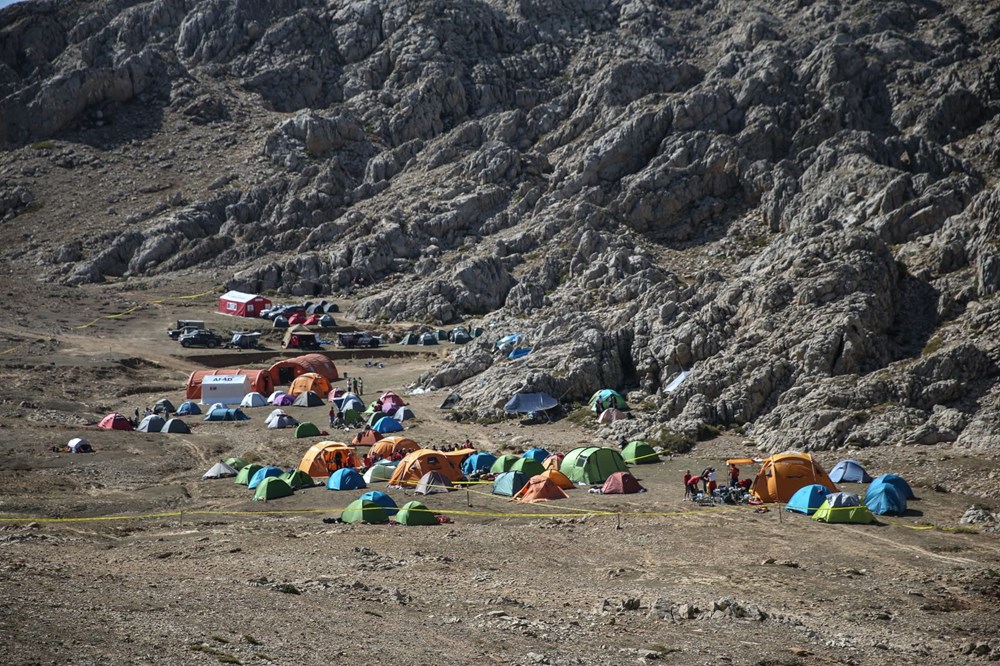ABD'li dağcı rahatsızlanarak mahsur kaldığı mağaradan 9. günde kurtarıldı - 11