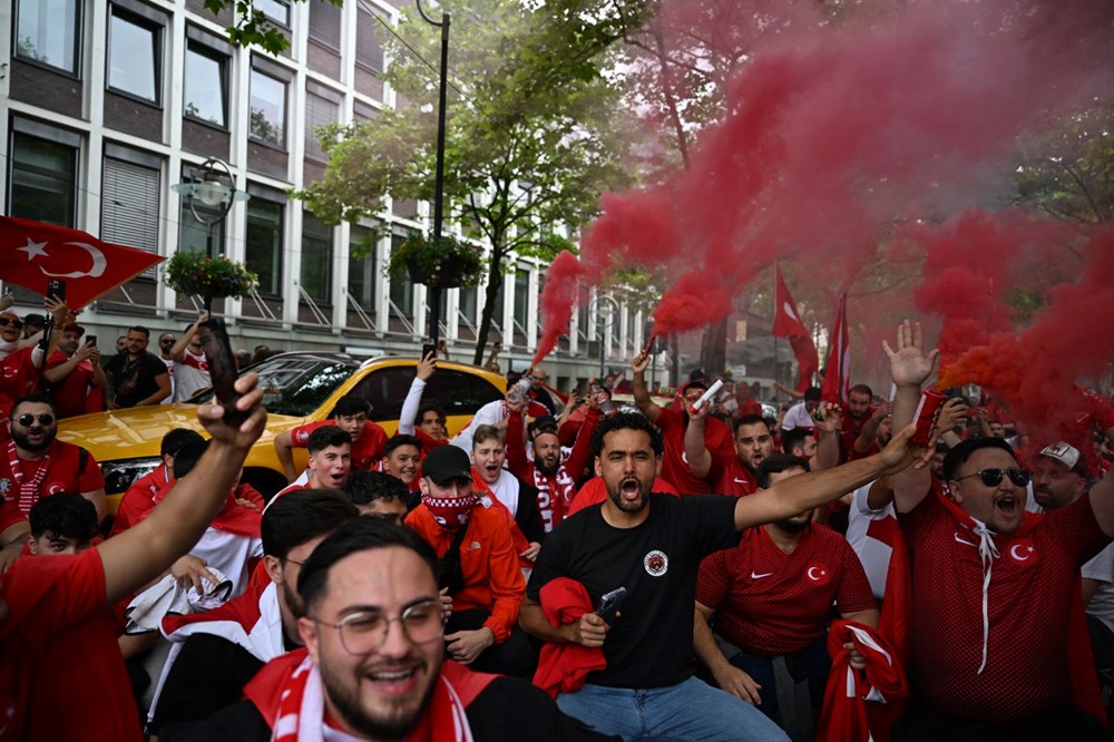 Almanya kırmızı-beyaz oldu! Dortmund'da Türk taraftarlardan şov! - 1