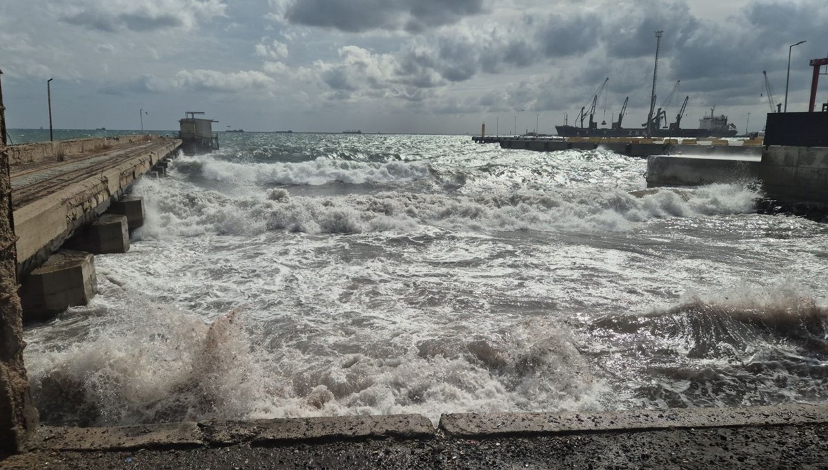 Meteorolojiden denizlerde fırtına uyarısı Meteorolojiden denizlerde fırtına uyarısı