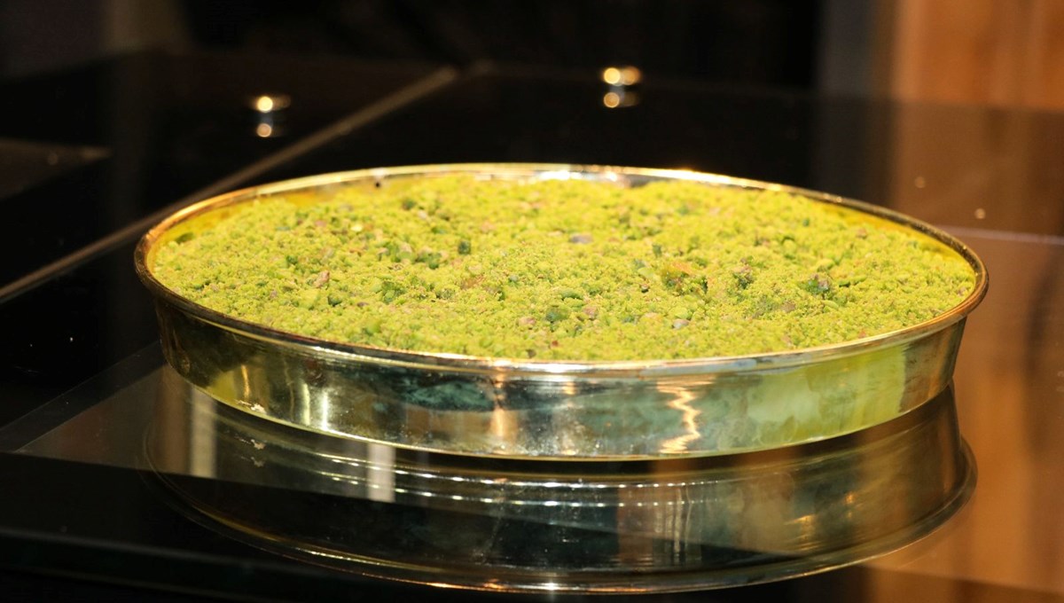Altın tepside baklava 2,5 milyon lira