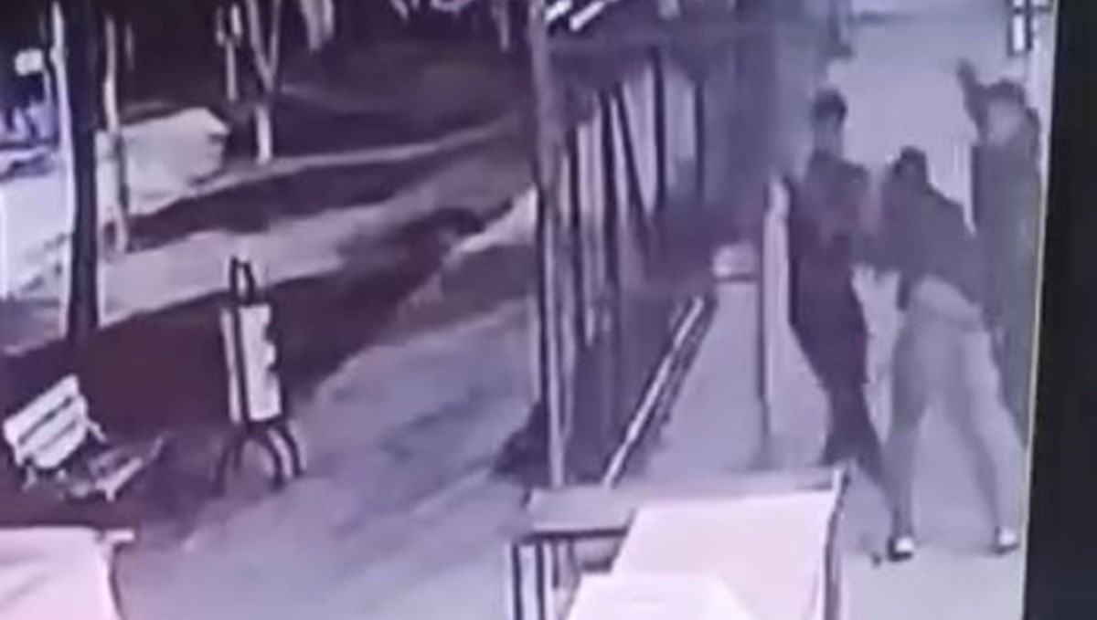 Parkta korku dolu anlar: Üç öğrenci bıçaklandı Parkta korku dolu anlar: Üç öğrenci bıçaklandı