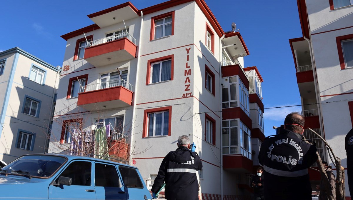 Kayseri'de eşini ve 2 yaşındaki üvey çocuğunu bıçaklayarak öldürdü