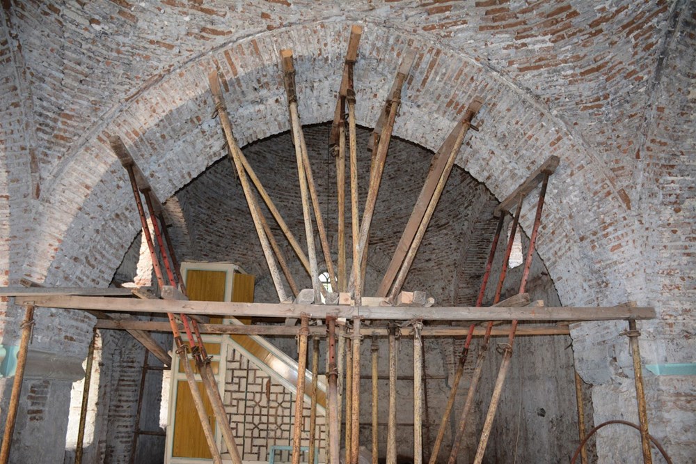 500 yıllık caminin duvarından Roma dönemine ait taşlar çıktı - 12