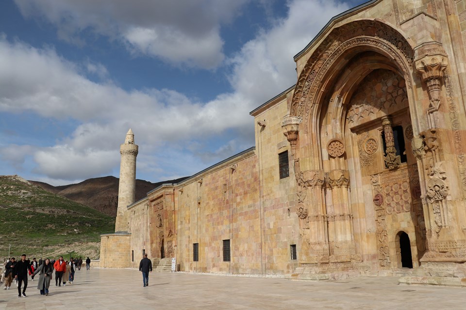 Divriği Ulu Camii ve Darüşşifası'na ziyaretçi akını - 1