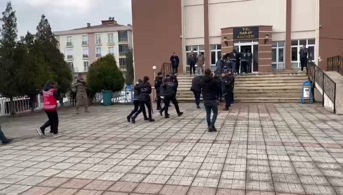 11 ilde operasyon: 134 kişiyi 400 milyon lira dolandıran şebeke çökertildi 11 ilde operasyon: 134 kişiyi 400 milyon lira dolandıran şebeke çökertildi