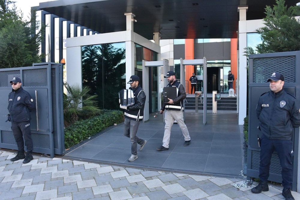 İzmir’deki 2,5 milyar liralık vurgunda yeni ayrıntılar: Emekli
tuğgeneral de gözaltında - 6