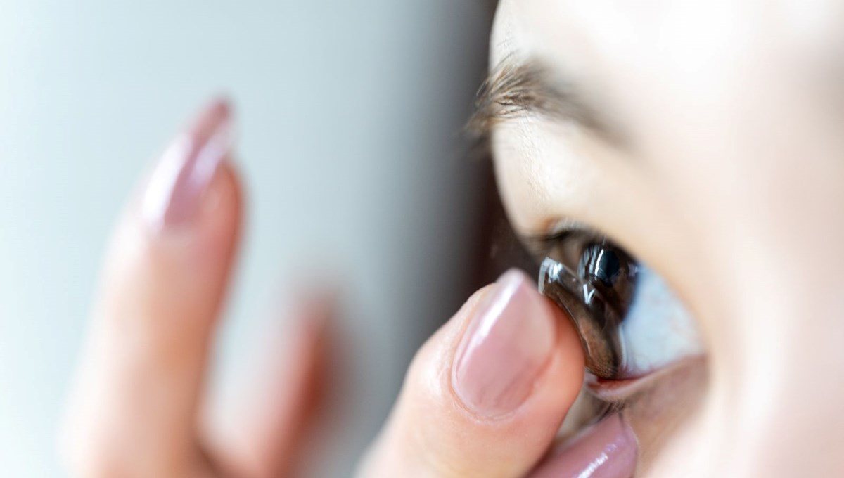 Singapur'da gözyaşıyla şarj olabilen akıllı kontakt lensler geliştirildi
