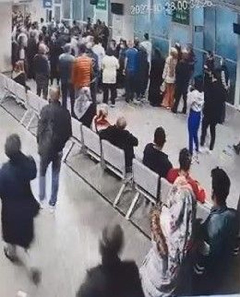 Doktorla tartıştı, hastaneden dışarı çıkarıldı - 3
