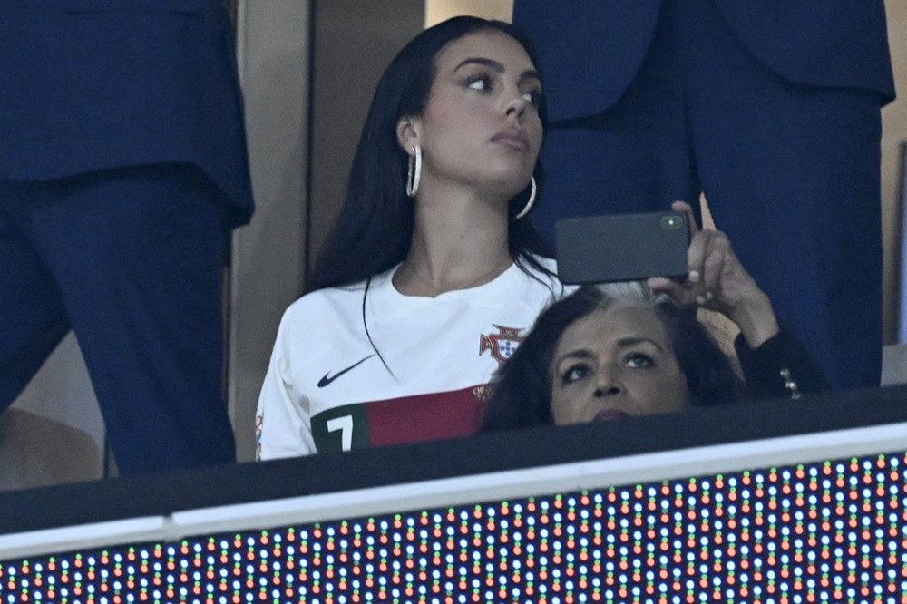 Cristiano Ronaldo için bir devir gözyaşlarıyla kapanırken sevgilisi Georgina Rodriguez'den teknik direktör Fernando Santos'a tepki - 6