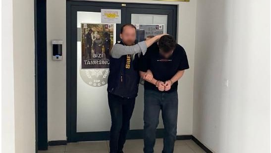 115 yıl hapis cezasıyla aranan dolandırıcı yakalandı