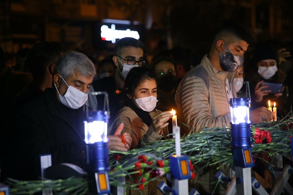İzmir'deki depremde hayatını kaybedenler anıldı - 3