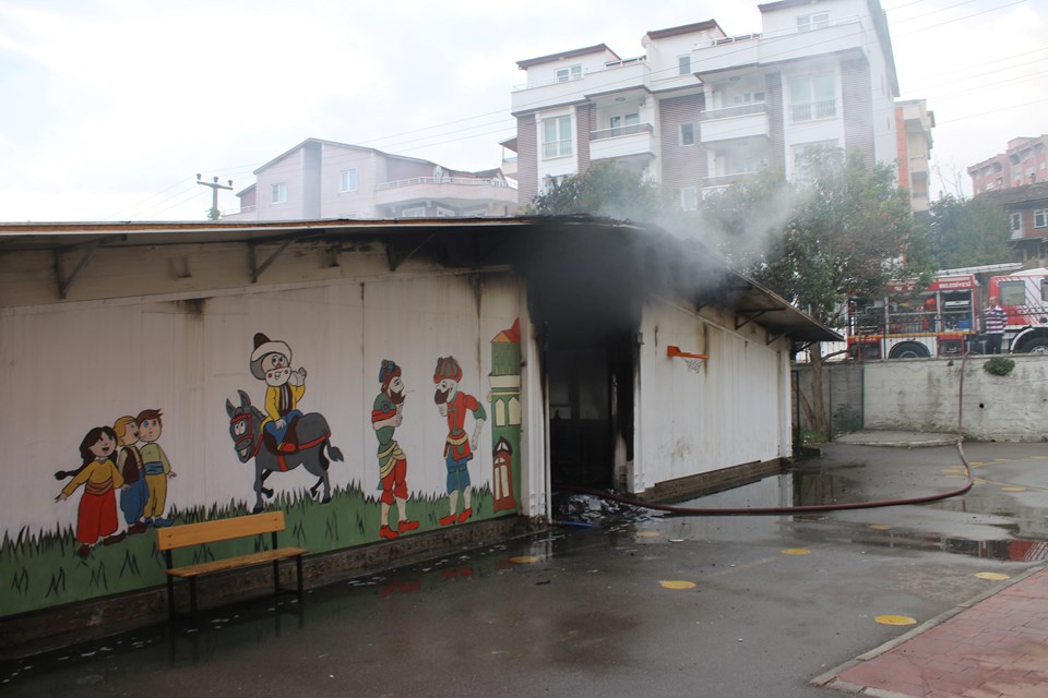 Kocaeli'de bahçesindeki prefabrik yanan okul tatil edildi - 2
