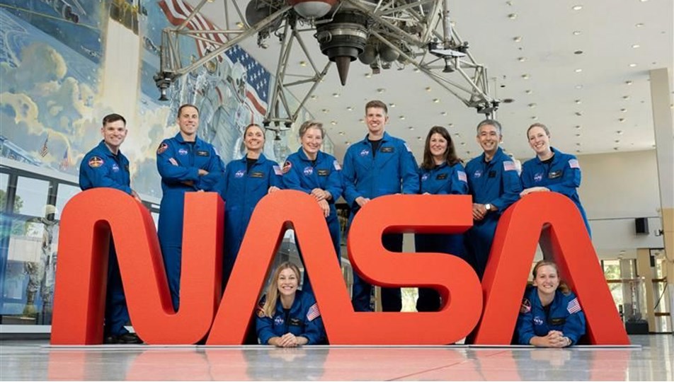 Tarihte ilk! NASA 8 bin kişi arasından seçilen astronotları tanıttı