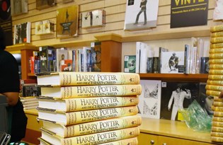 Harry Potter Ve Felsefe Tasi Nin Copte Bulunan Ilk Baskisi 33 Bin Sterline Satildi Diken