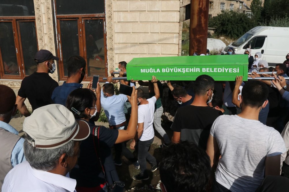 Hüzünlü veda: Pınar Gültekin son yolculuğuna uğurlandı - 15