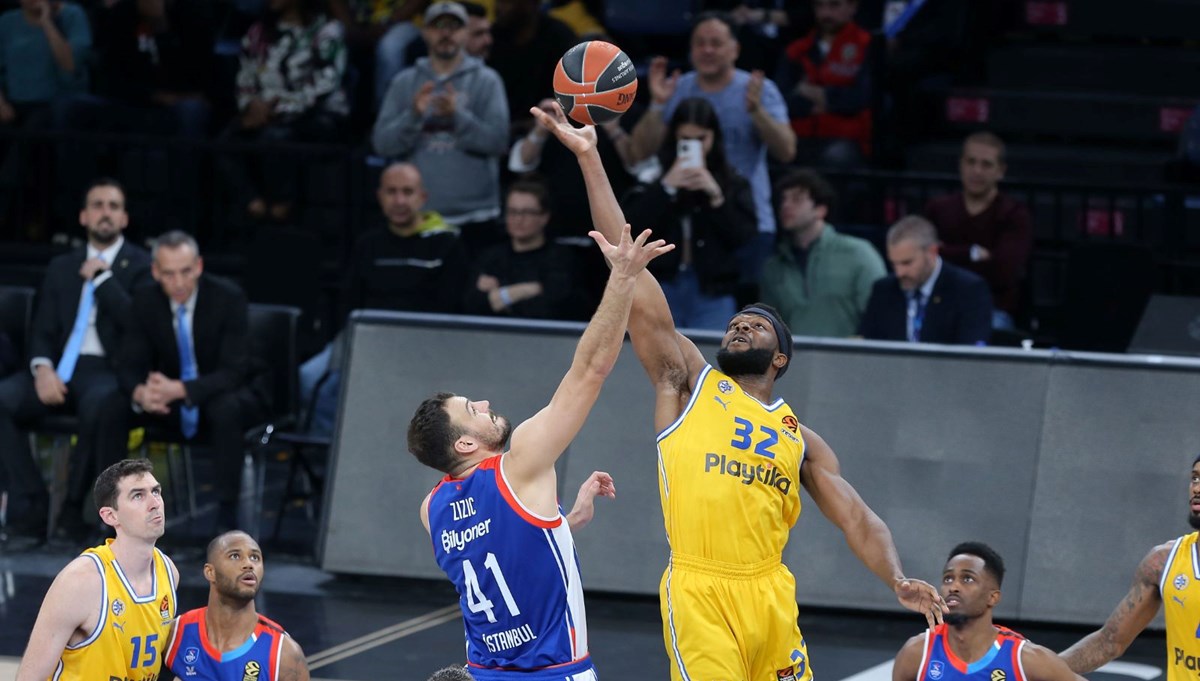 THY EuroLeague | Anadolu Efes, sahasında Maccabi'ye farklı kaybetti