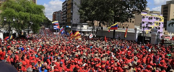 Venezuela’da 'muhalefet' sokakta toplantı, 'iktidar' yürüyüş yapacak