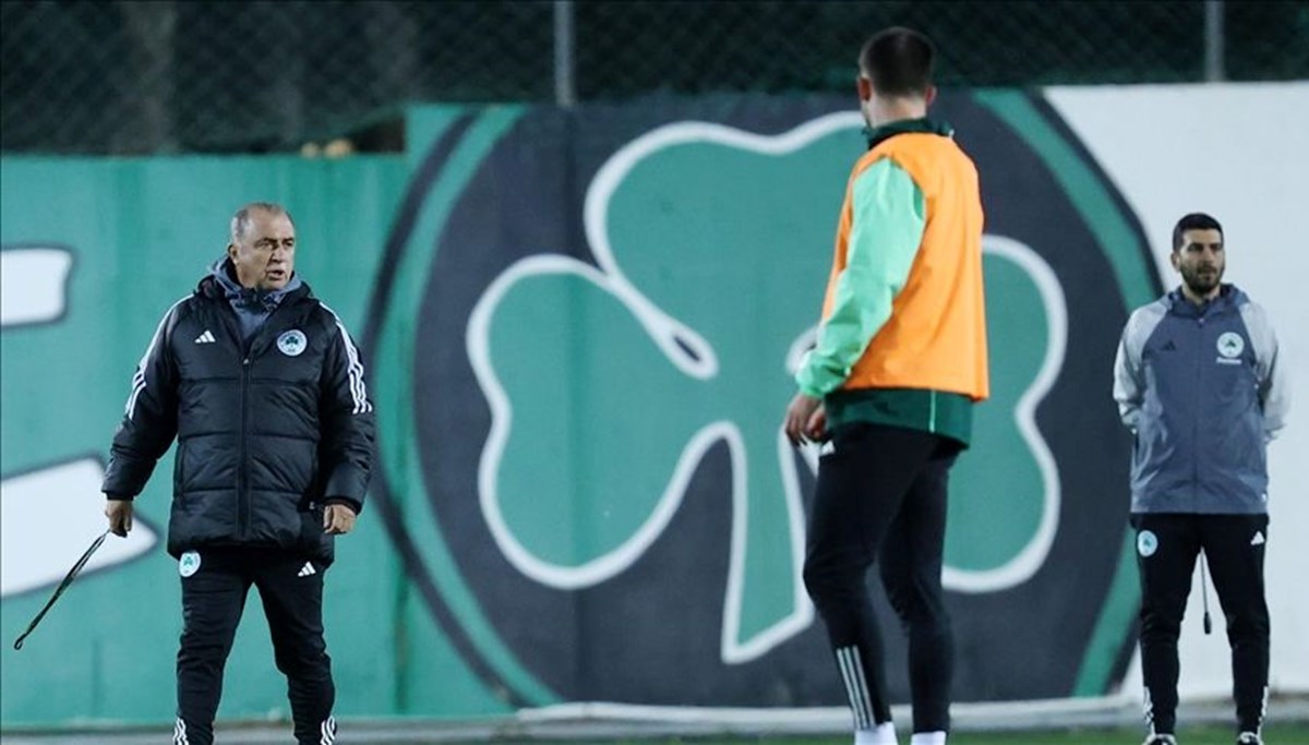 Fatih Terim Panathinaikos'un başında ilk maçına çıkıyor Fatih Terim Panathinaikos'un başında ilk maçına çıkıyor