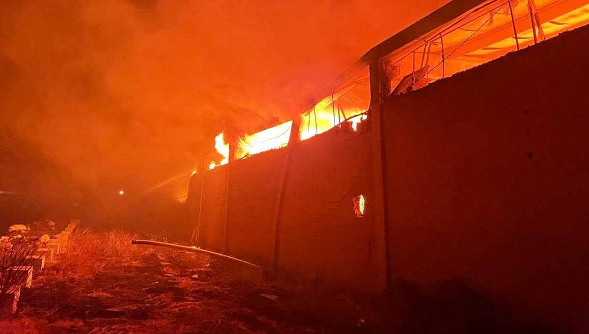 Uşak'ta tekstil deposunda yangın