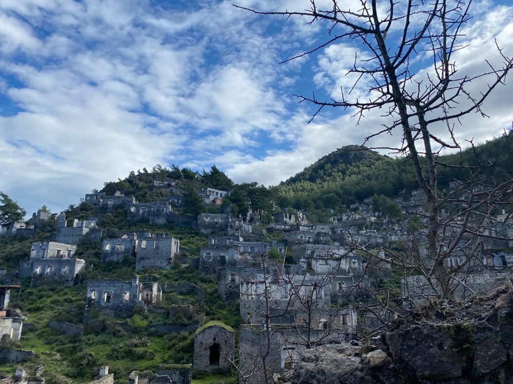 The 'ghost village' is a tourist attraction despite the pandemic - 14