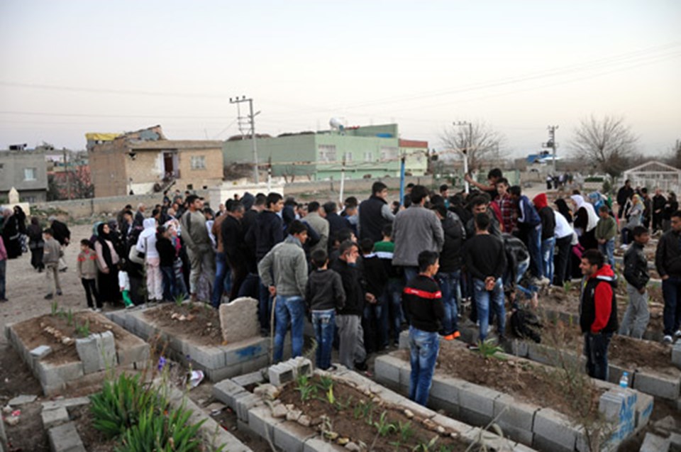 Rüyasına giren babasının mezarını açtı - 1