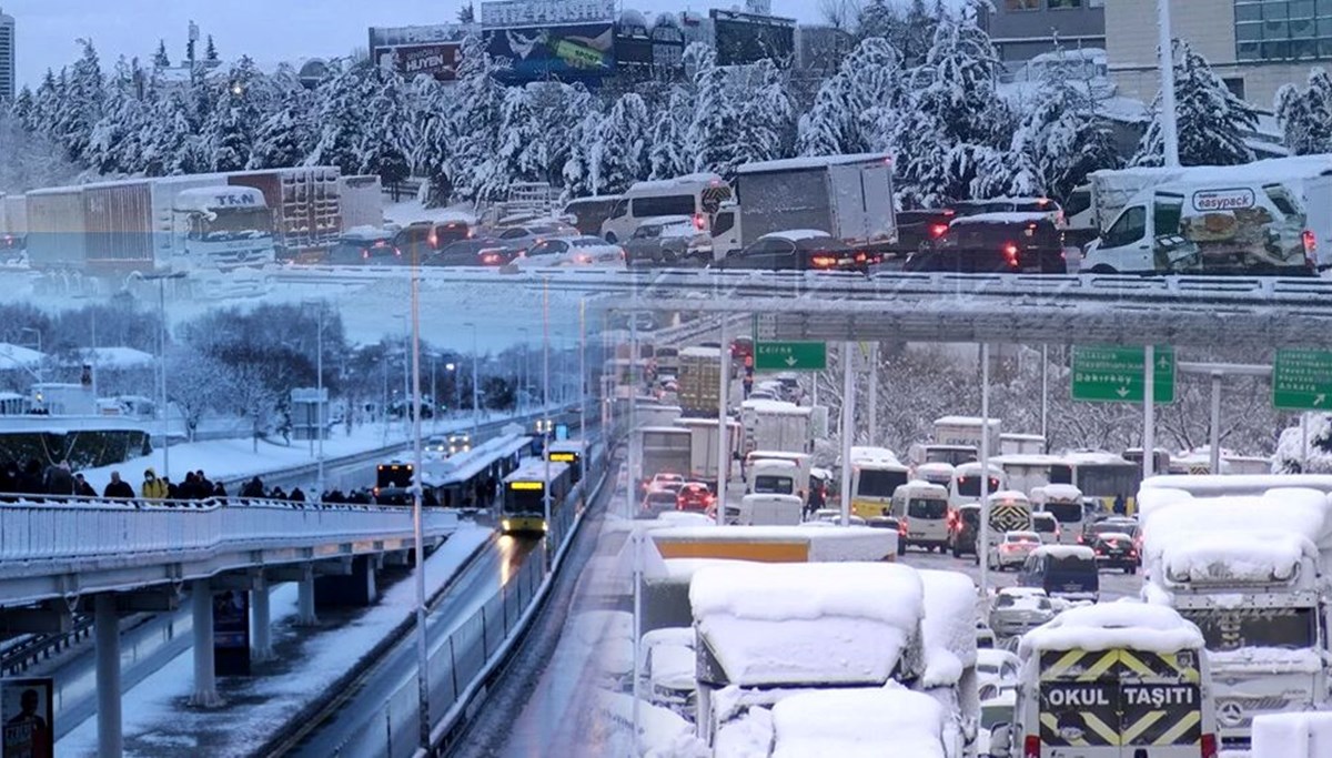 Yoğun kar yağışı sonrası İstanbul'da son durum: Otogardan çıkışlar yasak