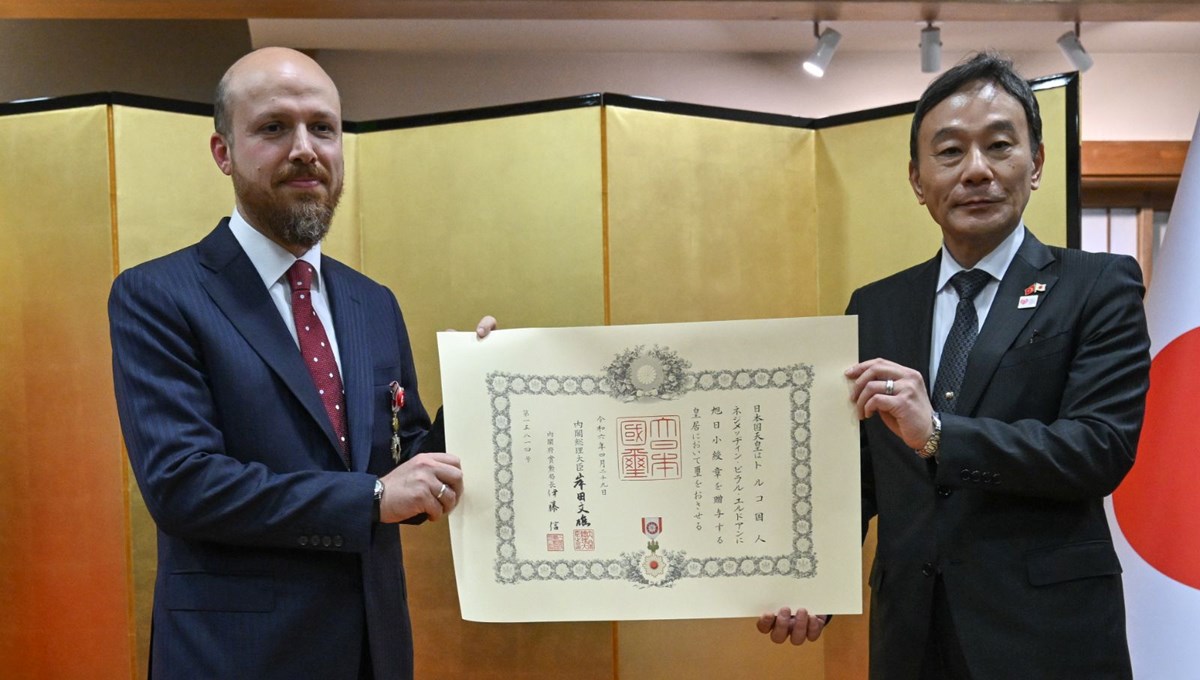 Dünya Etnospor Konfederasyonu Başkanı Bilal Erdoğan'a Japonya'dan nişan Dünya Etnospor Konfederasyonu Başkanı Bilal Erdoğan'a Japonya'dan nişan