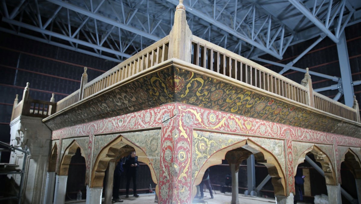 Selimiye Camisi'nin merkezinde yer alan müezzin mahfili restore ediliyor