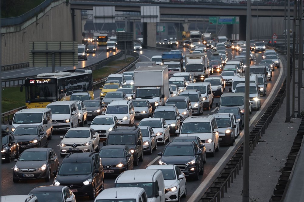 Tam kapanma öncesi İstanbul'dan kaçış trafiği Tam kapanma öncesi İstanbul'dan kaçış trafiği