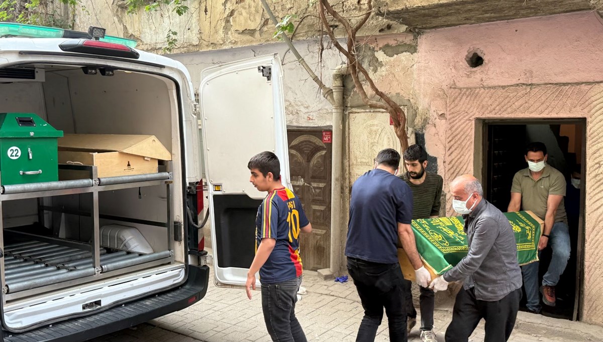 Aranan adam evinde ölü bulundu