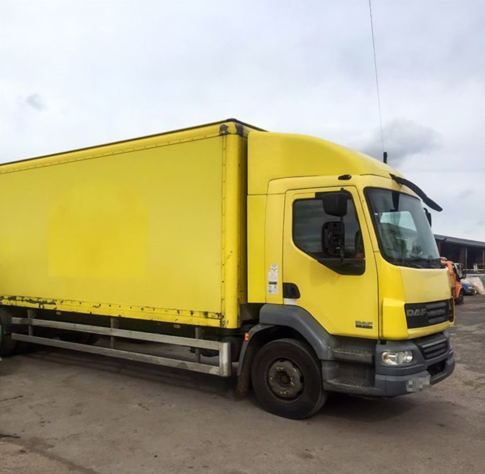 Her gittikleri yerde konaklama ücreti ödemekten bıkınca kendi taşınabilir evlerini yaptılar - 2