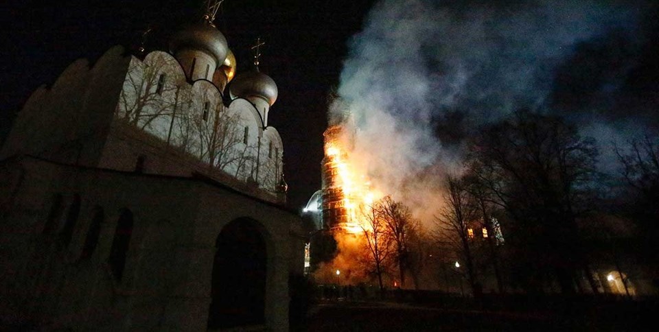 Rusya'daki tarihi manastırda yangın - 3