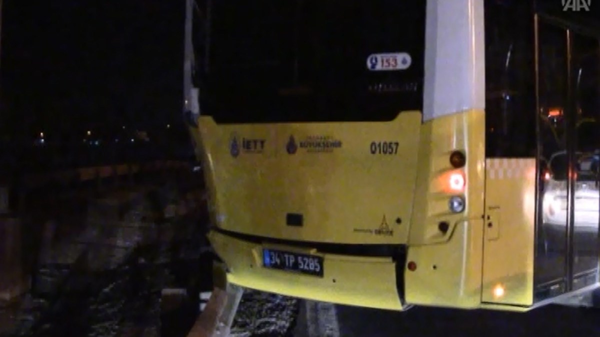 Silivri De Iett Otobusu Kaza Yapti E 5 Te Trafik Durdu Ntv