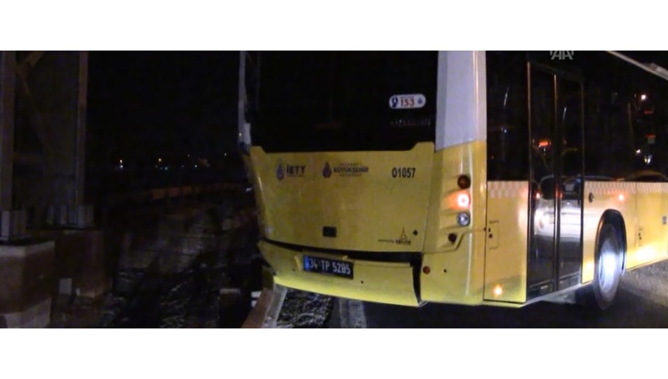 Silivri De Iett Otobusu Kaza Yapti E 5 Te Trafik Durdu Ntv